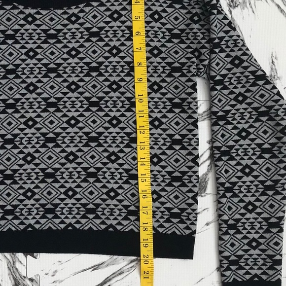 Pink Rose cropped sweater - Picture 6 of 7